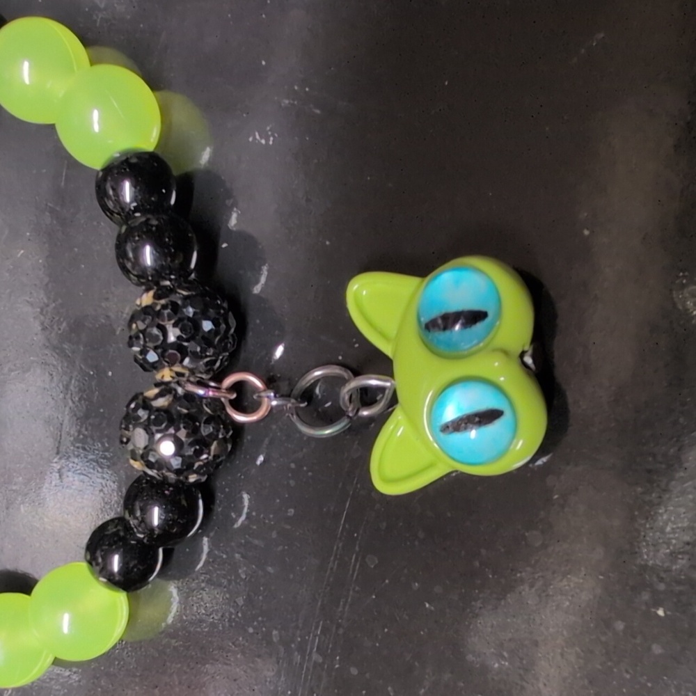 Green and Black Beaded Glow Bracelet with Cat Charm - Picture 2 of 3